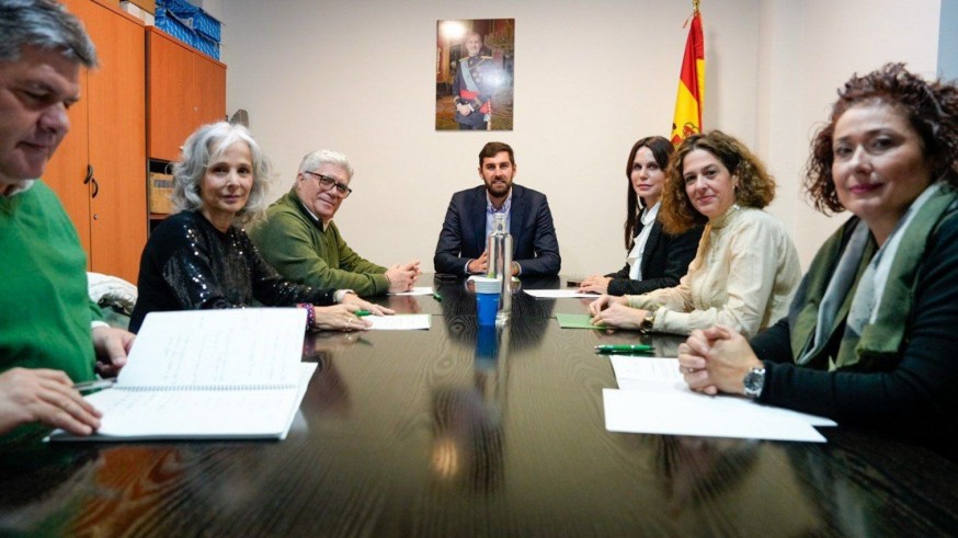 Vox pide devolver la sanidad al Estado para resolver la deuda del SMS