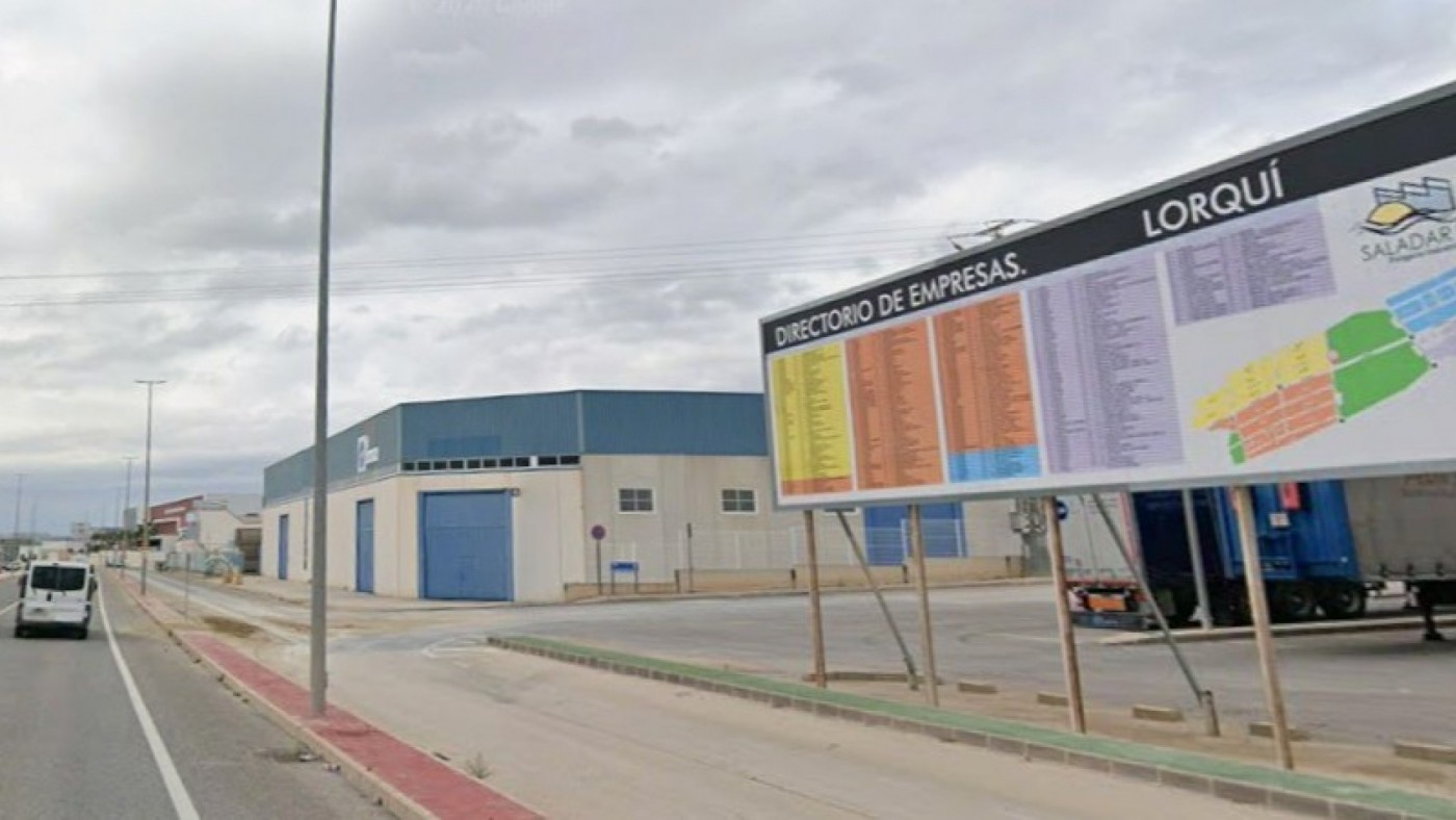 Fallece un trabajador tras caer desde el tejado de una empresa en Lorquí