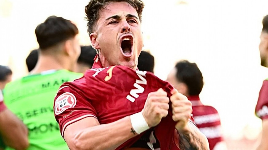 El Real Murcia se impone al Europa y a su desdicha en el 99'