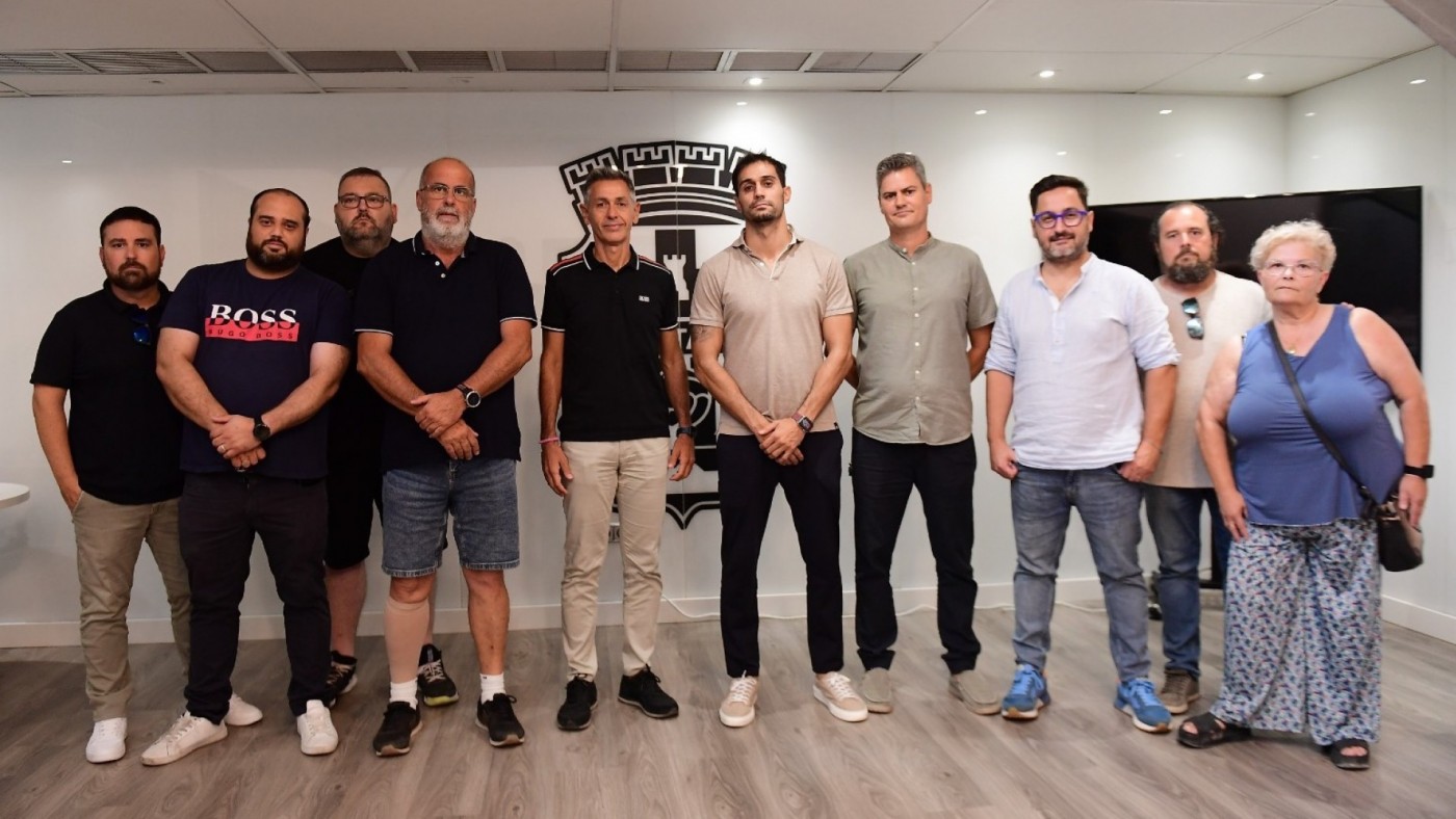 Las Peñas del Cartagena levantan el castigo al club