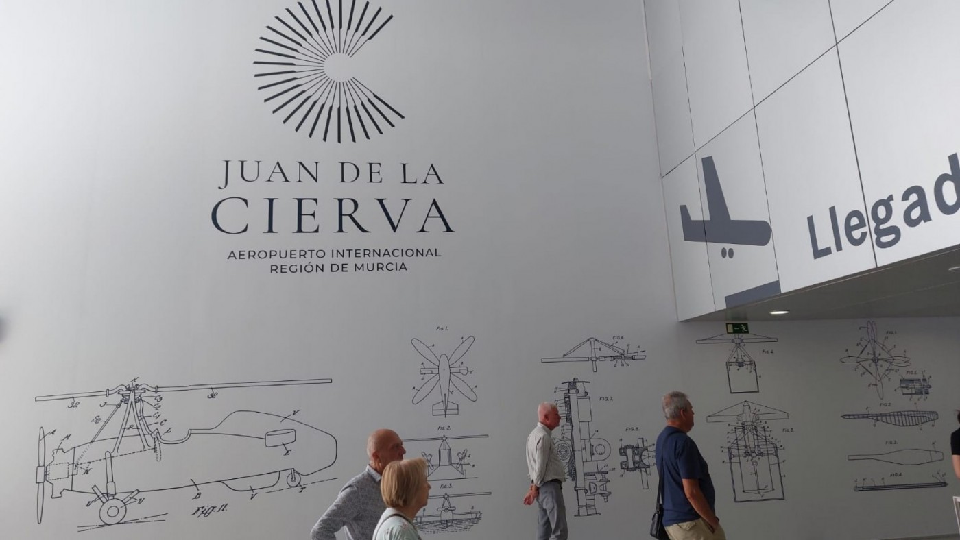 El Gobierno central pide la suspensión del acuerdo que otorgó el nombre de Juan de la Cierva al aeropuerto
