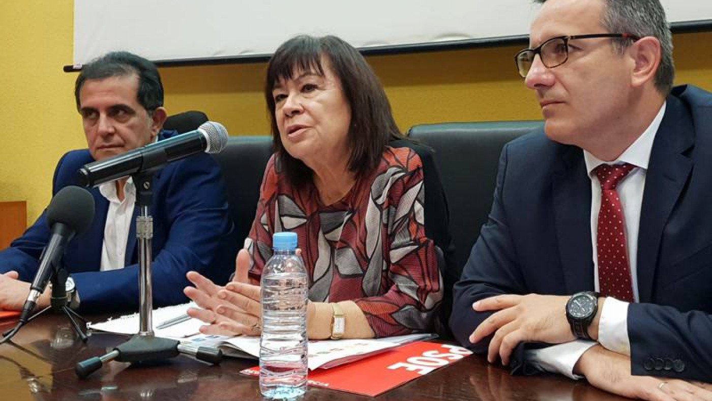 Cristina Narbona (centro) junto al delegado del Gobierno en Murcia, Diego Conesa (dcha.)