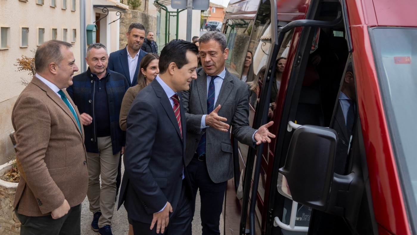 Un servicio de autobús "a demanda" para los vecinos de 26 núcleos rurales del Noroeste
