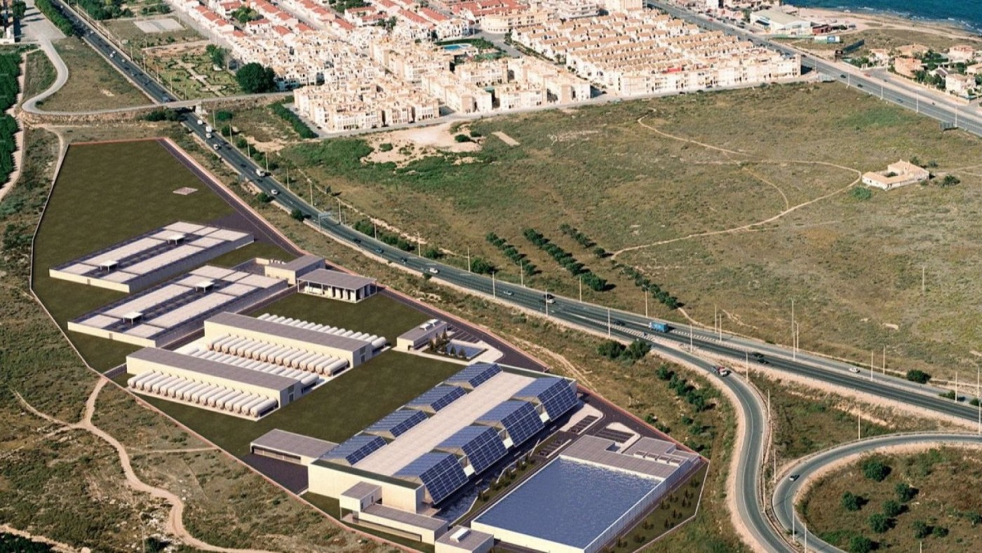 La energía solar fotovoltaica abaratará el coste medio del agua de las desaladoras de Torrevieja, Águilas y Valdelentisco