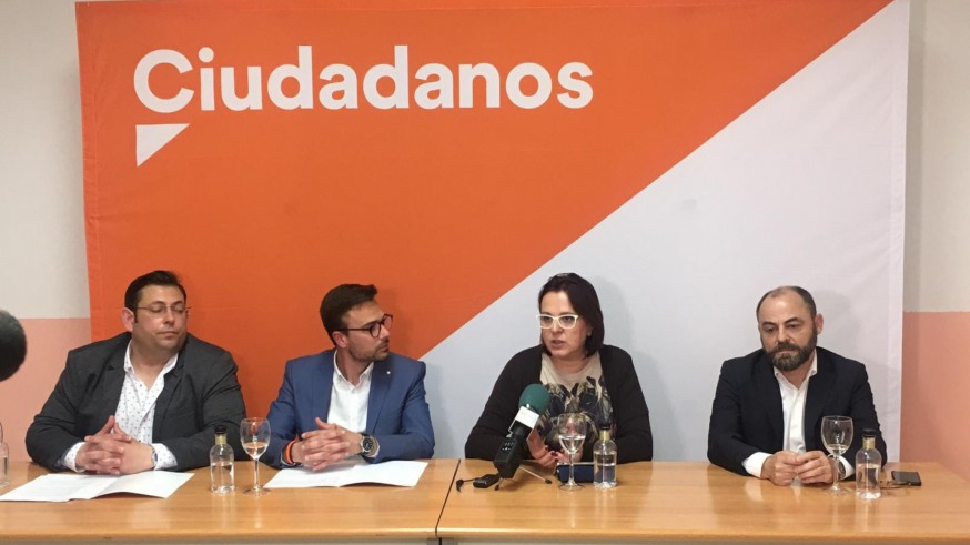 Isabel Franco en rueda de prensa en Bullas (foto: Cs)