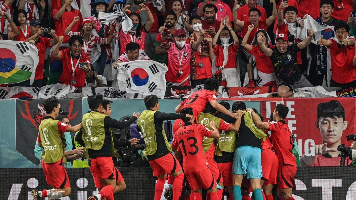 Una combativa Corea alcanza los octavos con locura final