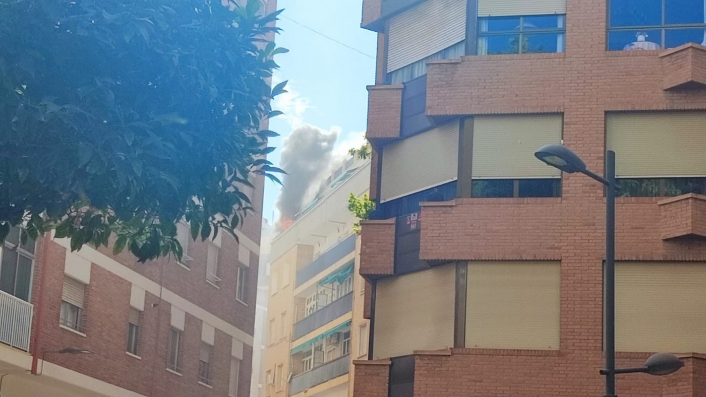 Extinguido el incendio de una vivienda en Murcia junto al Teatro Circo