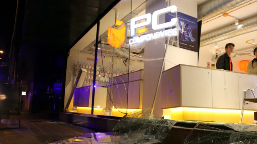 Destrozan la tienda de PC Componentes en Barcelona