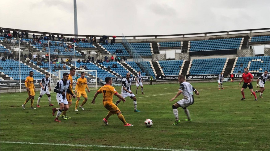 El UCAM cae 1-0 ante el Badajoz
