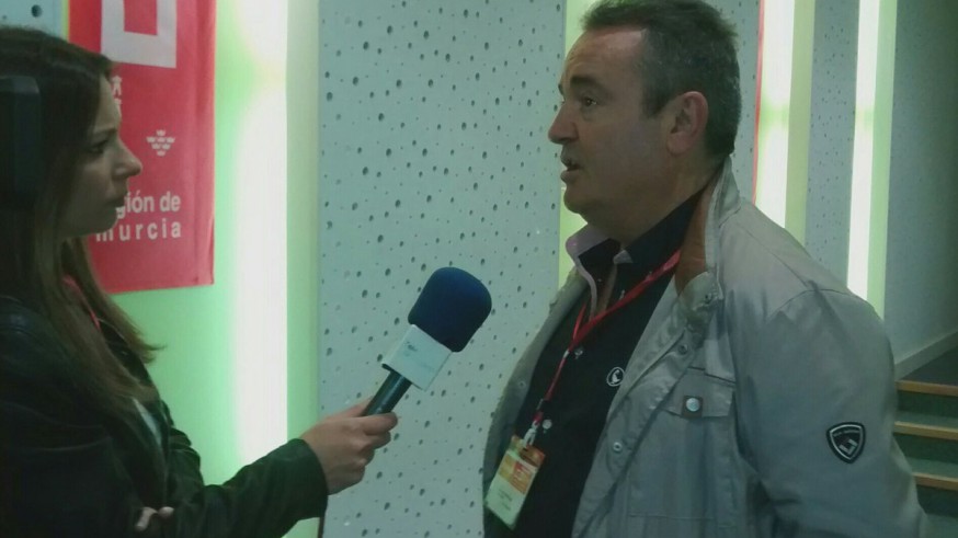 Santiago Navarro es entrevistado durante el congreso de CCOO