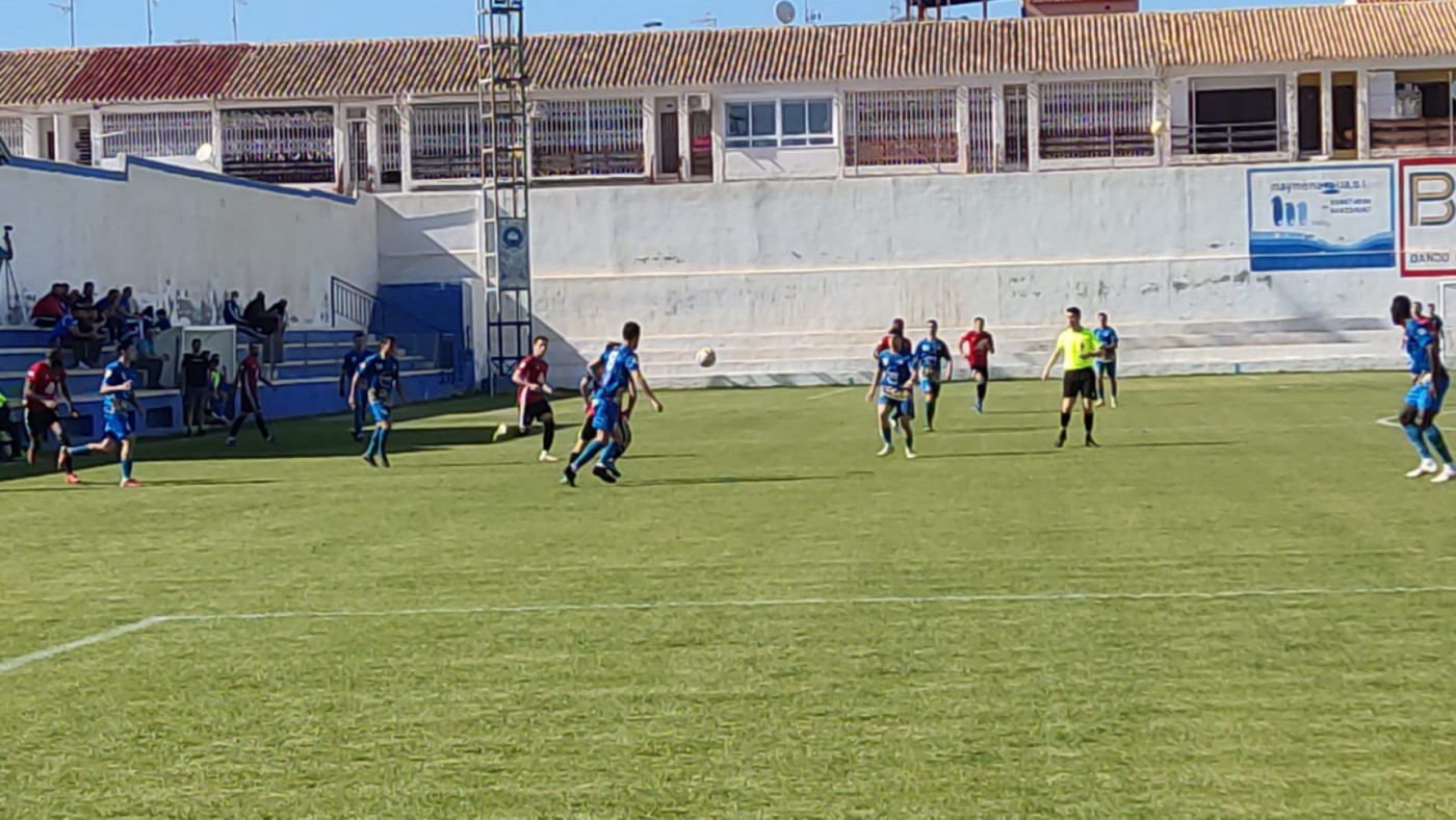 El Bala Azul se aferra a la categoría tras vencer al Huércalovera (1-0)