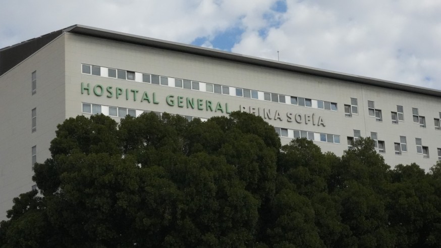 Los médicos paran de hacer horas extras y de operar en la concertada