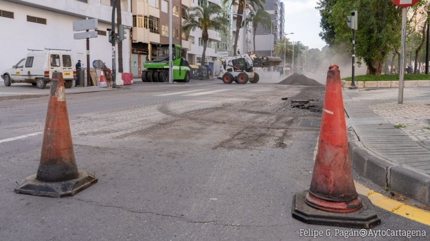 El Ayuntamiento de Cartagena retira fangos del litoral