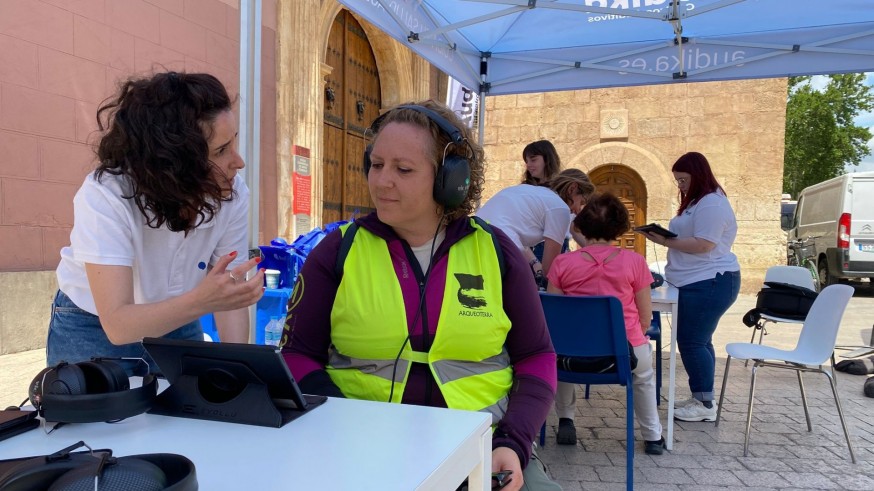 Ángeles Pérez, audioprotésica: "Falta cultura y cuidados auditivos"