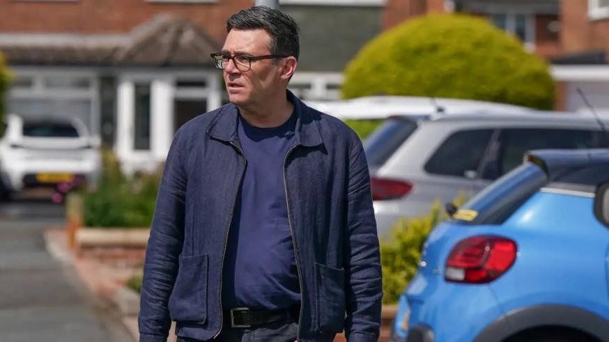 Andy Burnham asume el cargo de primer ministro del Reino Unido tras la dimisión de Keir Starmer