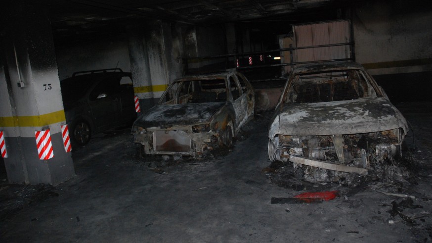 Vehículos calcinados en el incendio de un garaje en Molina de Segura. POLICÍA NACIONAL