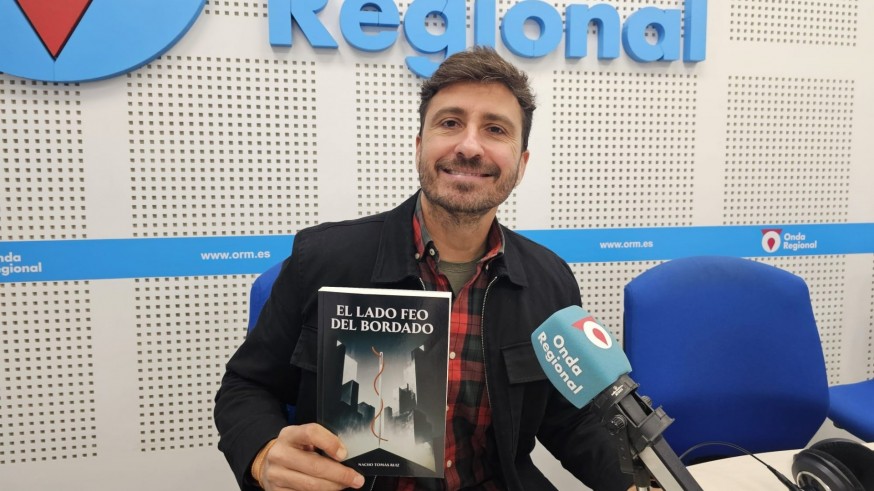 'El lado feo del bordado', la primera novela del publicista Nacho Tomás
