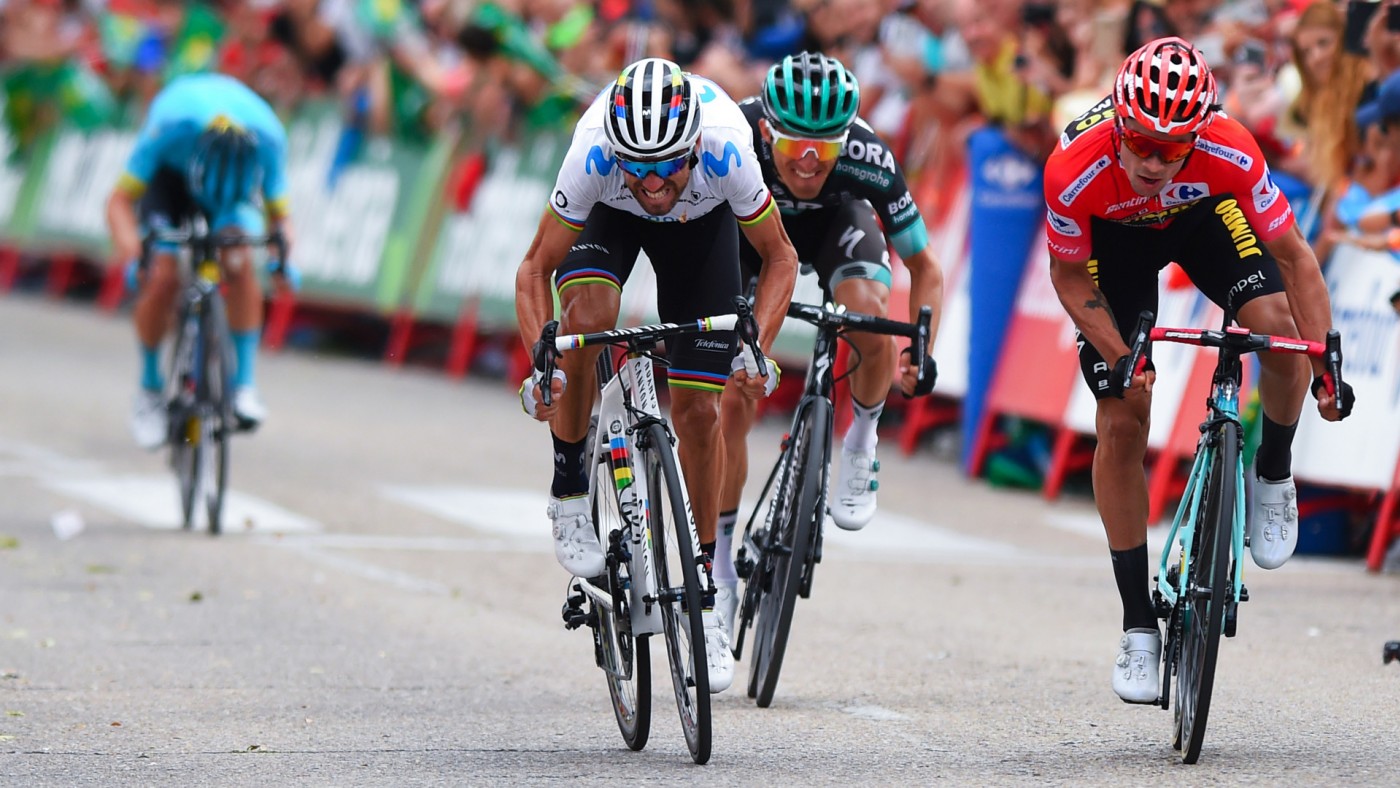 Valverde pelea el sprint con Roglic en la meta de Becerril. Foto: BettiniPhoto / Movistar Team