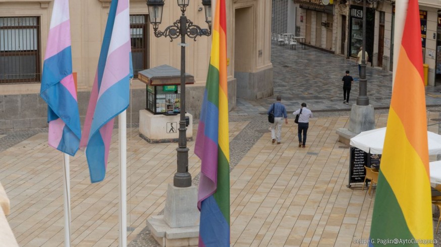Bandera arcoiris en la ciudad porturia. AYTO CARTAGENA