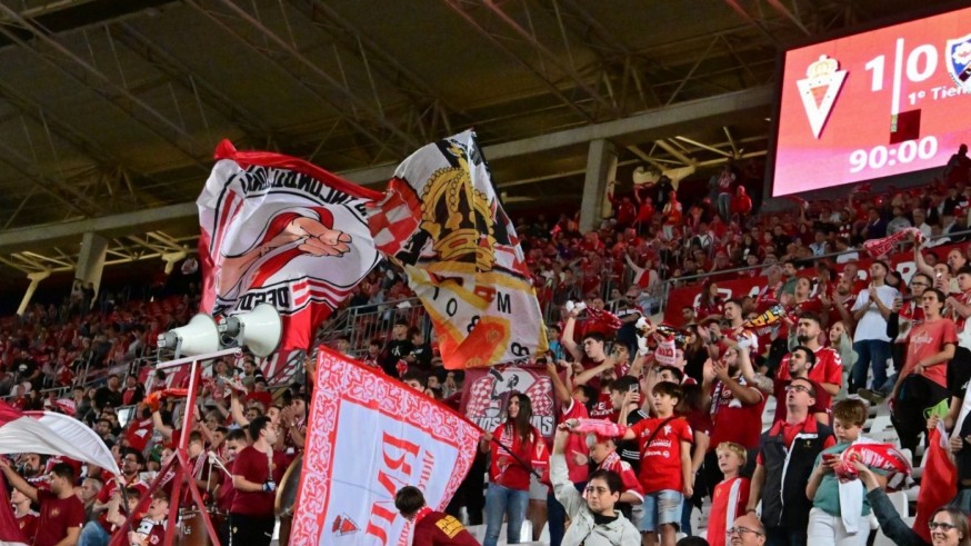 El Real Murcia congela sus abonos en la campaña "Y mientras todo llega..."