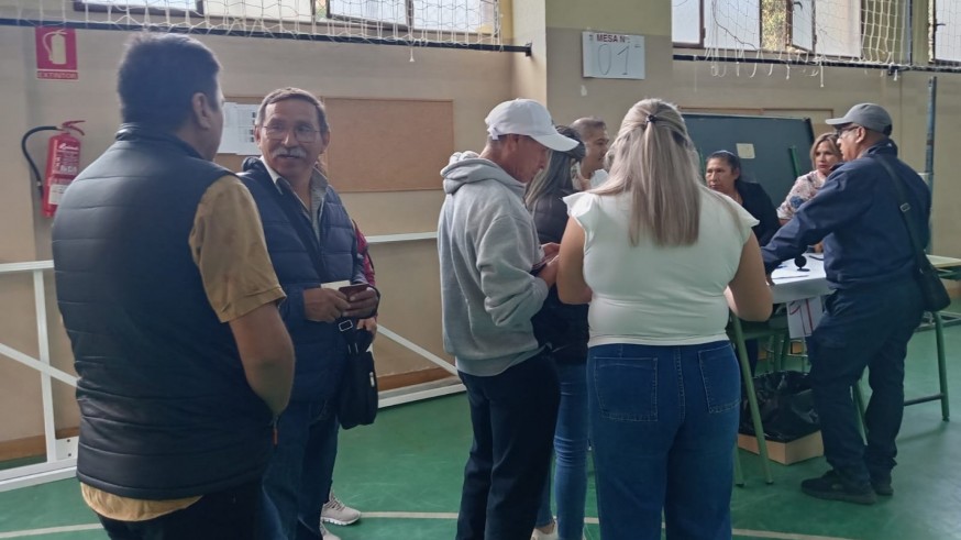 Colas para votar en Murcia en las presidenciales de Bolivia