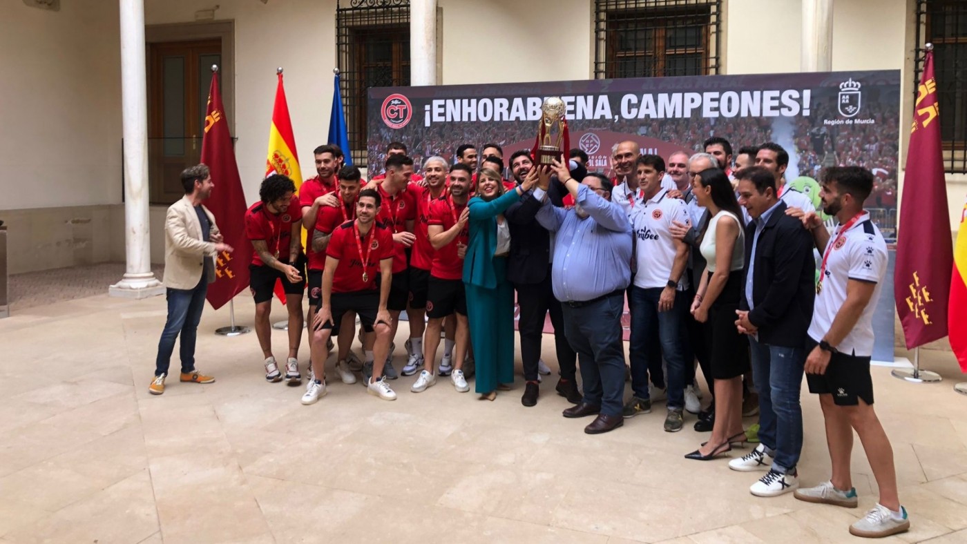 Homenajes y fiesta del Jimbee