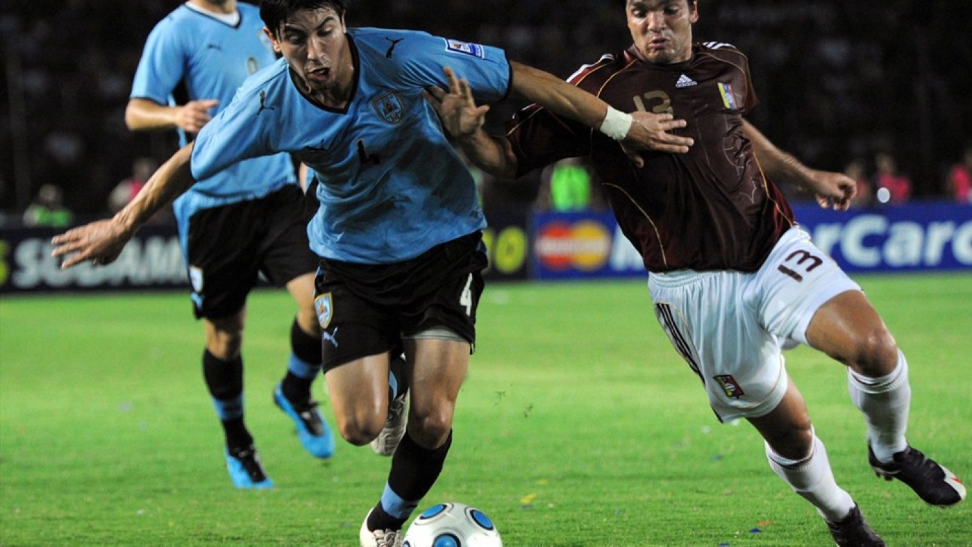 Jorge Fucile, en un Uruguay-Venezuela. Foto: Fifa.com