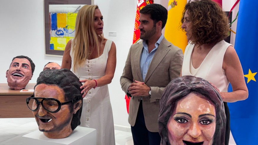 Pepa Aniorte y Carlos Santos se incorporan a la colección de cabezudos para la Feria de Murcia 2026
