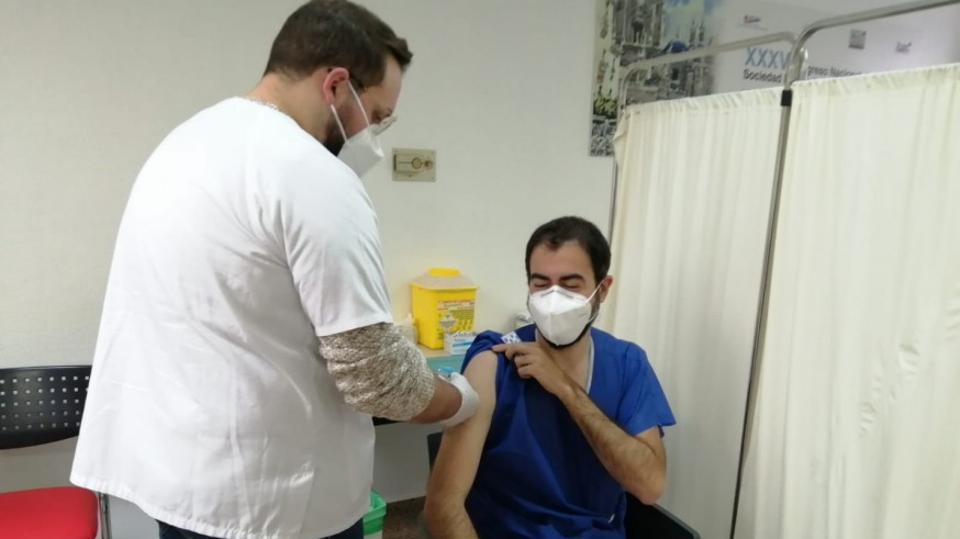 Vacunación de sanitarios en la Región