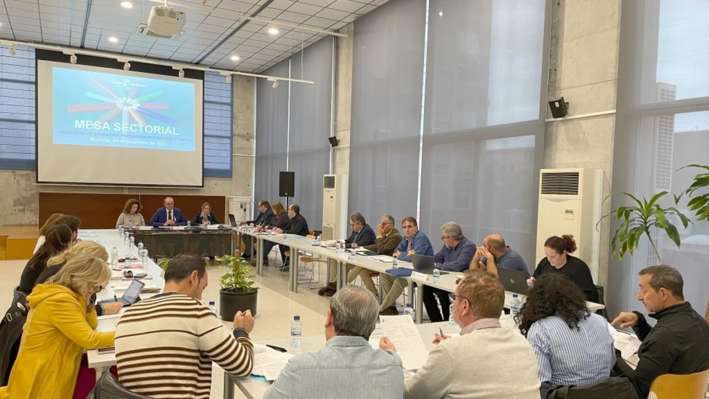 Los sindicatos de Educación amenazan con movilizaciones tras la aprobación de la orden de recursos humanos sin consenso