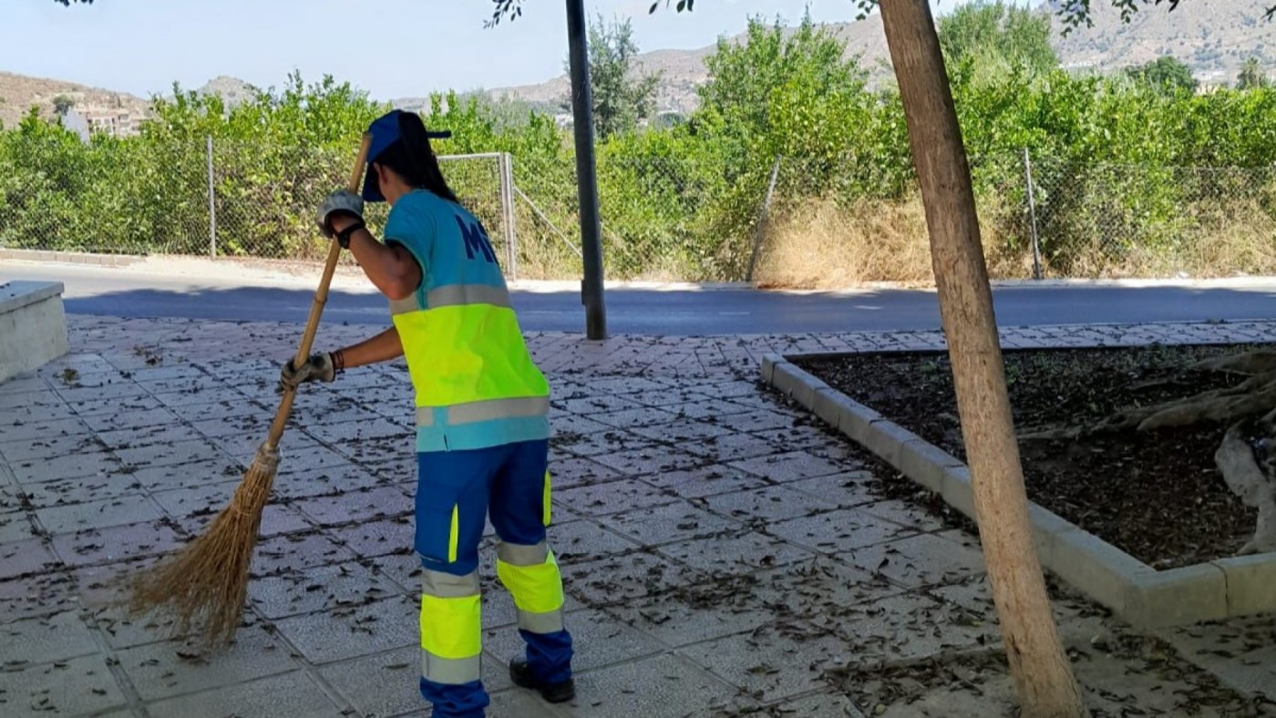 Adelantan el horario de operarios limpieza y parques en Murcia para evitar golpes de calor