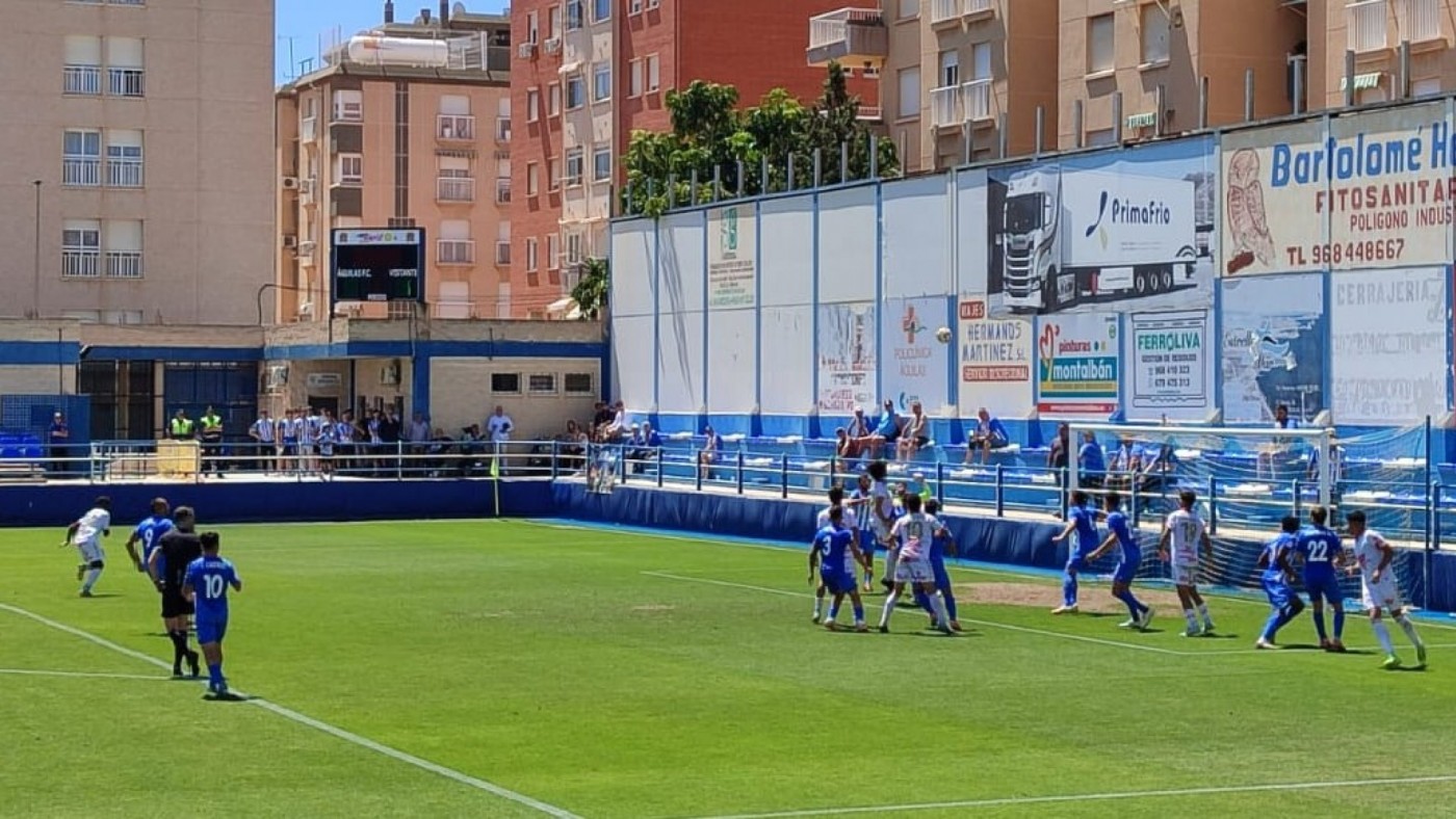 El Águilas cierra la temporada con derrota ante el Antoniano (0-2)