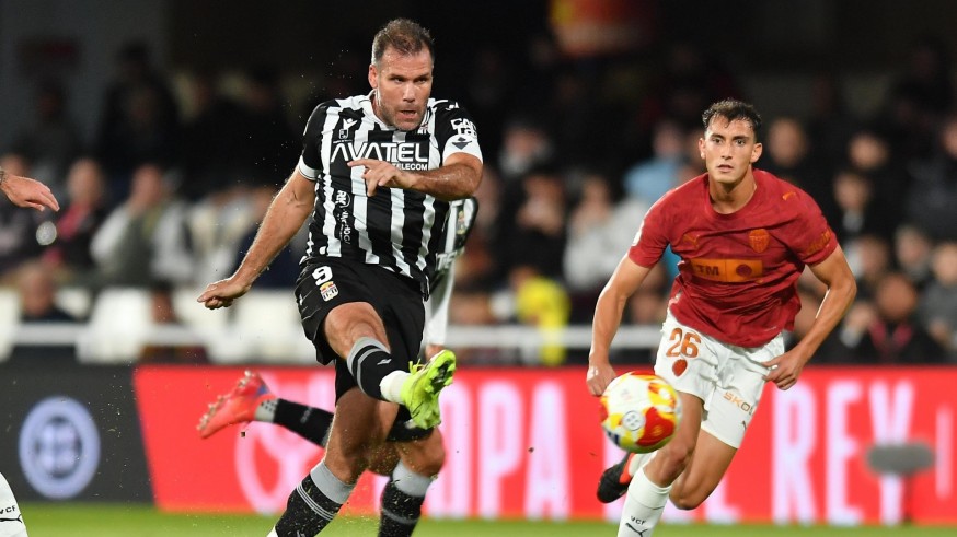 Alfredo Ortuño confirma que la plantilla albinegra está "al día"