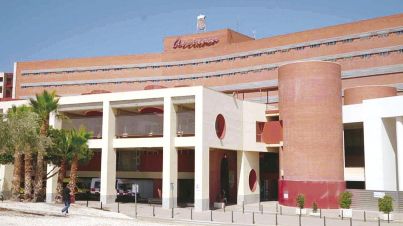 Malestar por la permanencia de la sala de espera de Urgencias de la Arrixaca en un módulo prefabricado