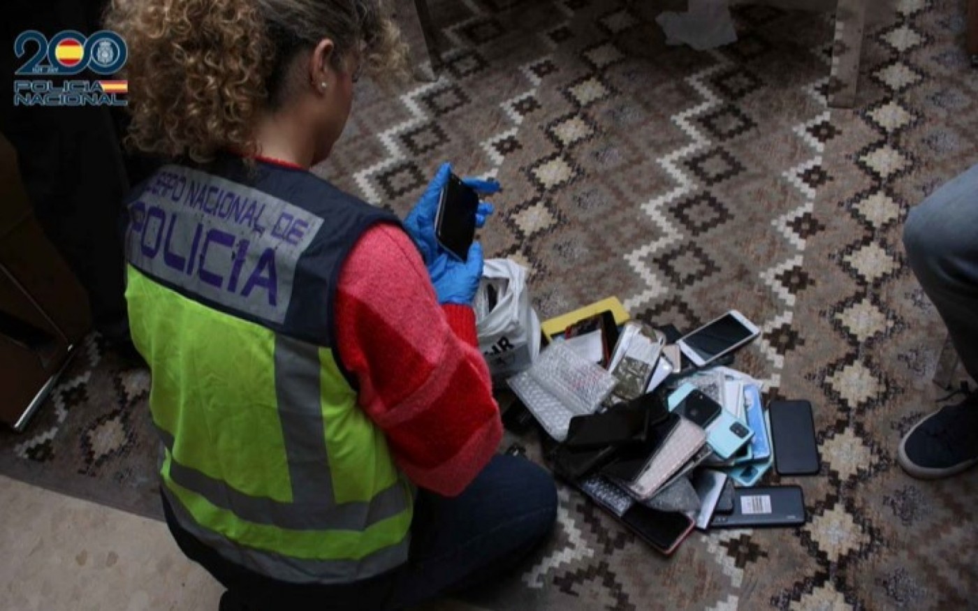Detienen en Murcia a un agente comercial de telefonía tras estafar más de un millón de euros