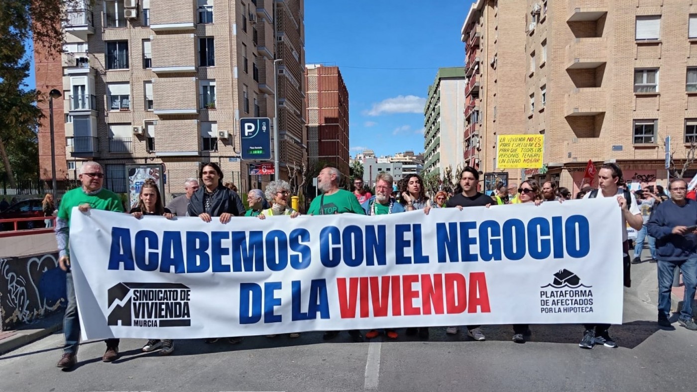 Medio millar de personas exigen en Murcia acabar con el 'negocio' de la vivienda