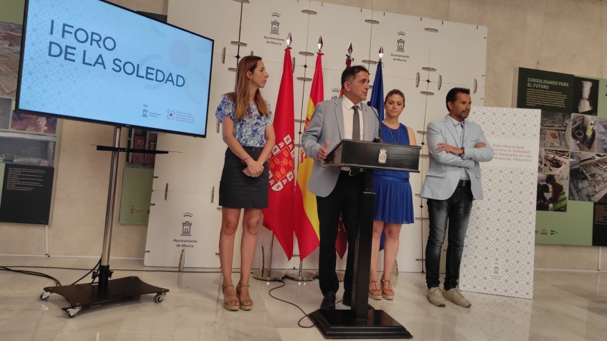 Murcia busca combatir la soledad no deseada en personas mayores con un nuevo Plan Municipal 