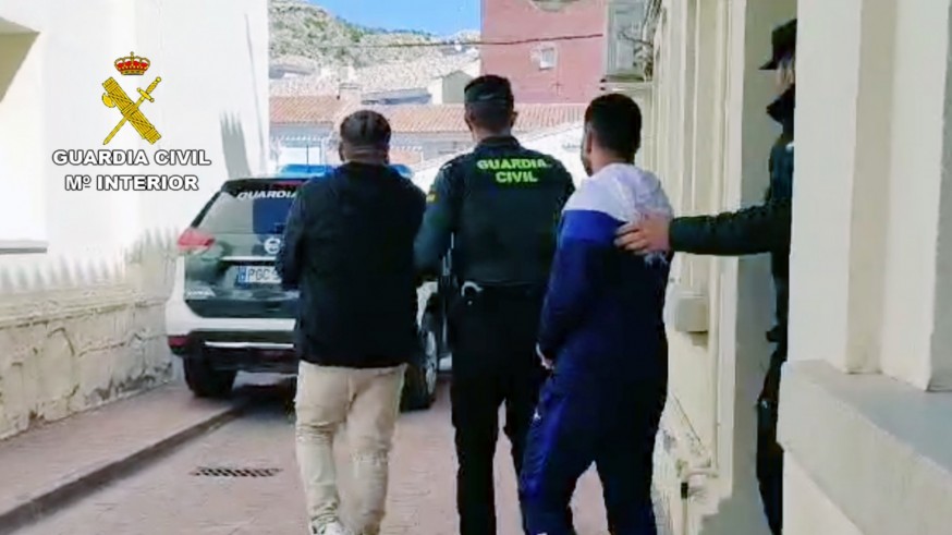 Detenidos tres peligrosos delincuentes que propinaron una paliza a un vecino de Mula