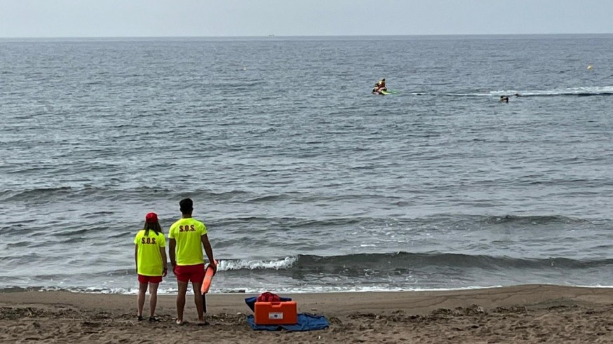 Rescatan a una mujer de 76 años en Puntas de Calnegre con dificultades para salir del agua