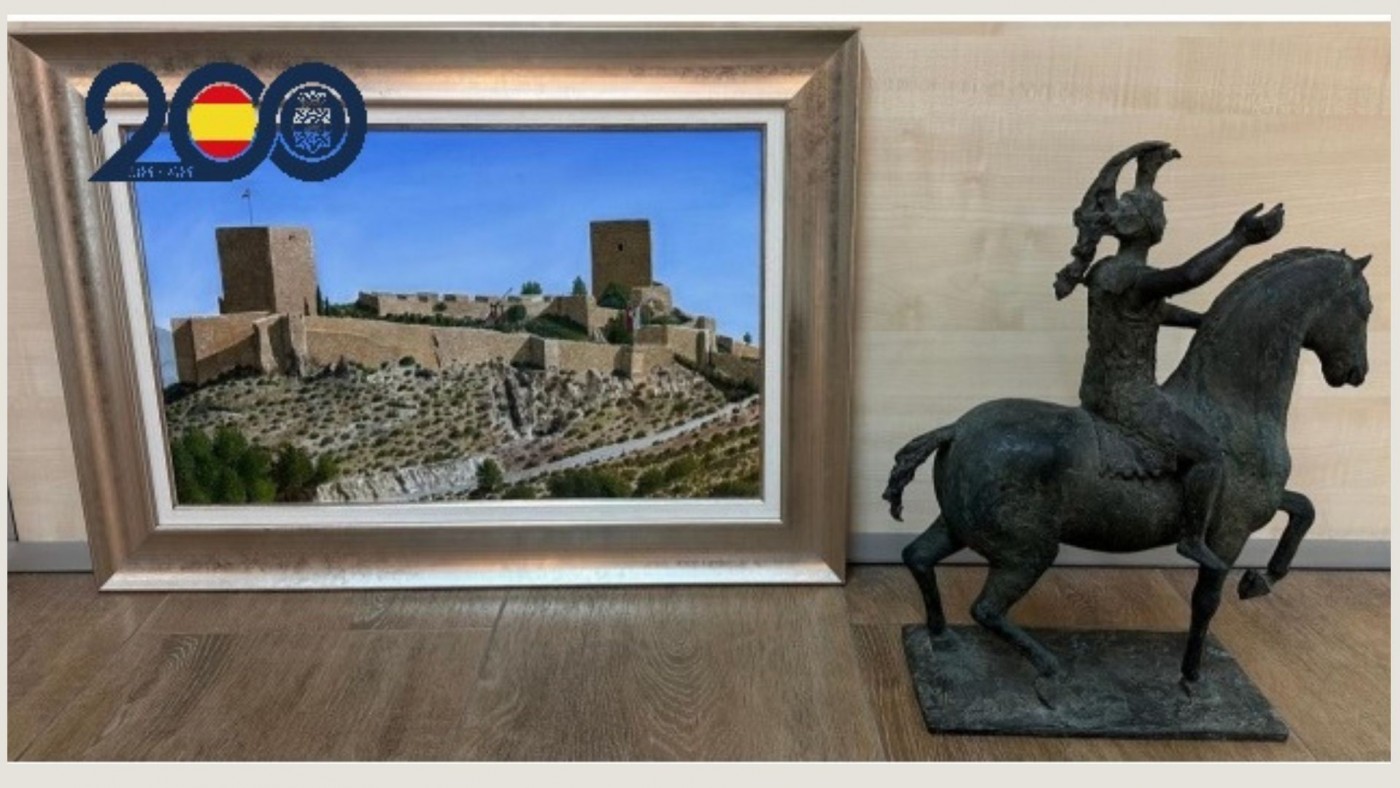 Detenidos en Lorca por robar una escultura de bronce y un cuadro de una galería de arte
