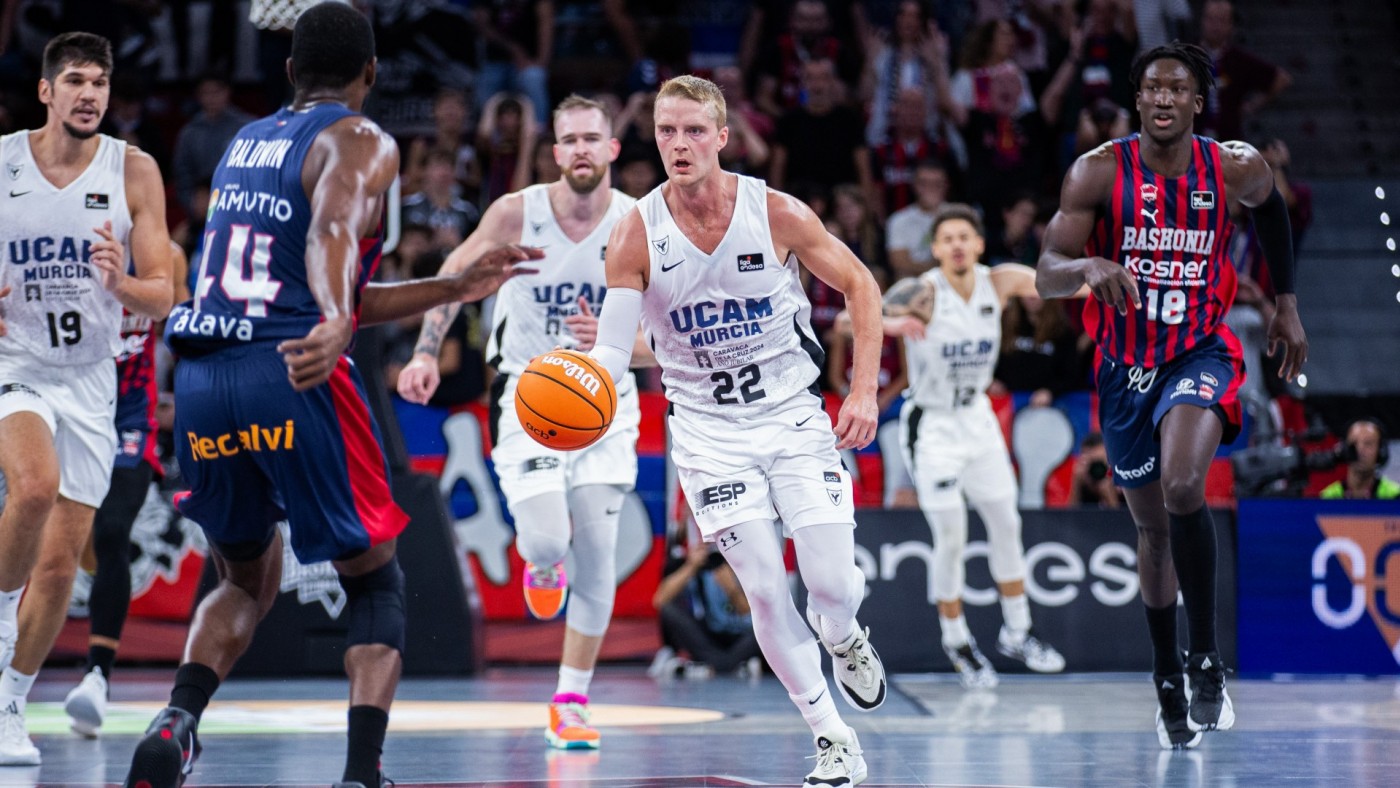 El UCAM roza la gesta en Vitoria y sucumbe en la prórroga (95-92)