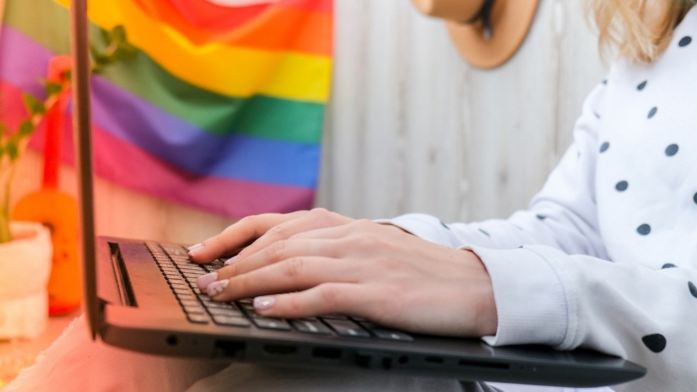 Las empresas de más de 50 trabajadores deben incluir protocolos antiacoso a personas LGTBI
