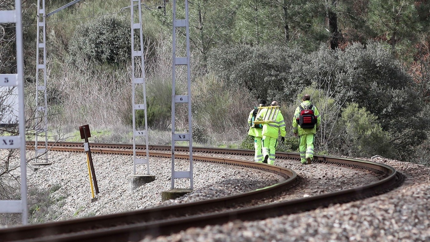 Una averia, una señal en rojo y la velocidad, claves en el accidente de los trenes