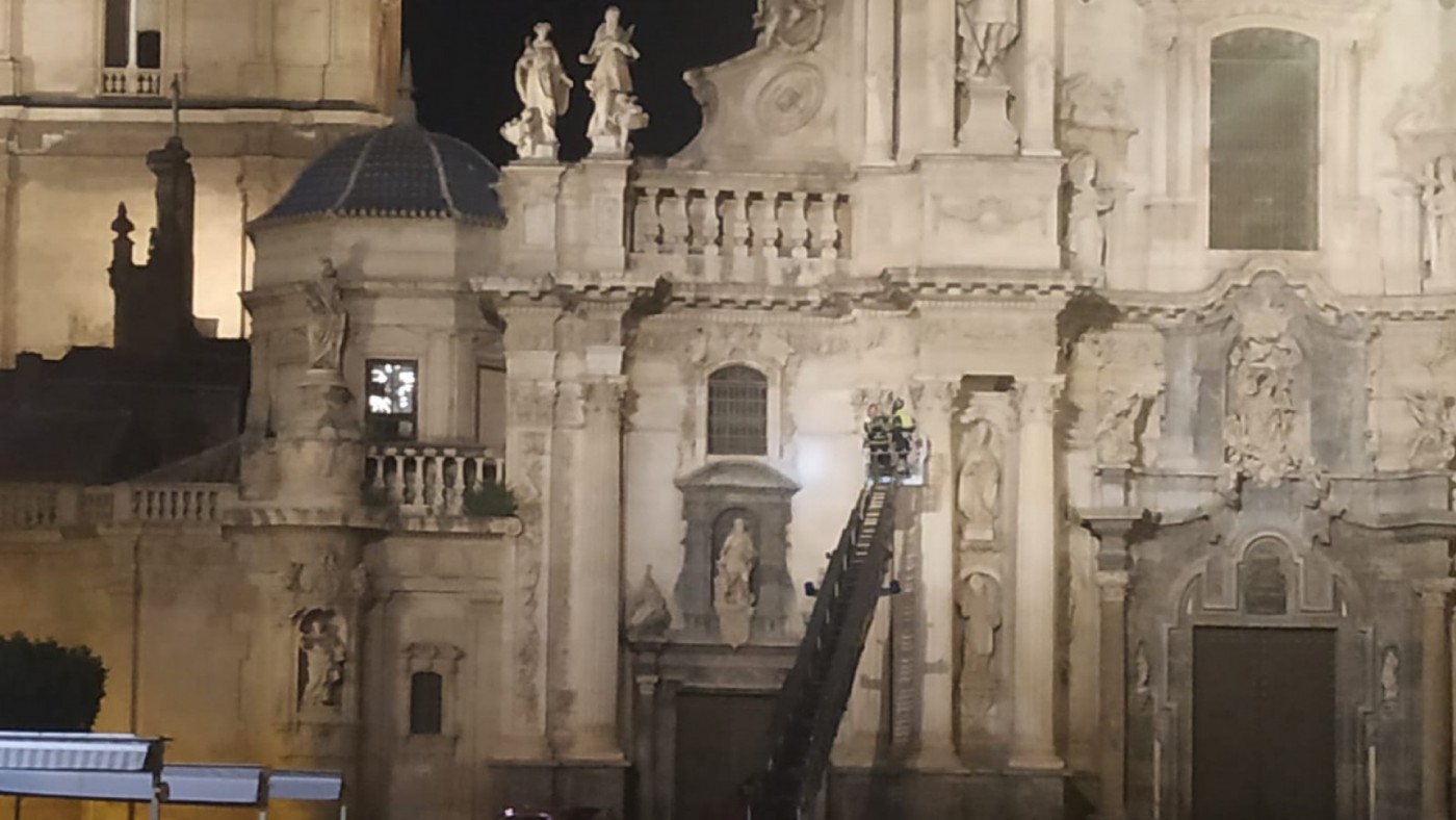El Obispado confirma que el desprendimiento en la Catedral de Murcia fue de "piedras y arenilla"