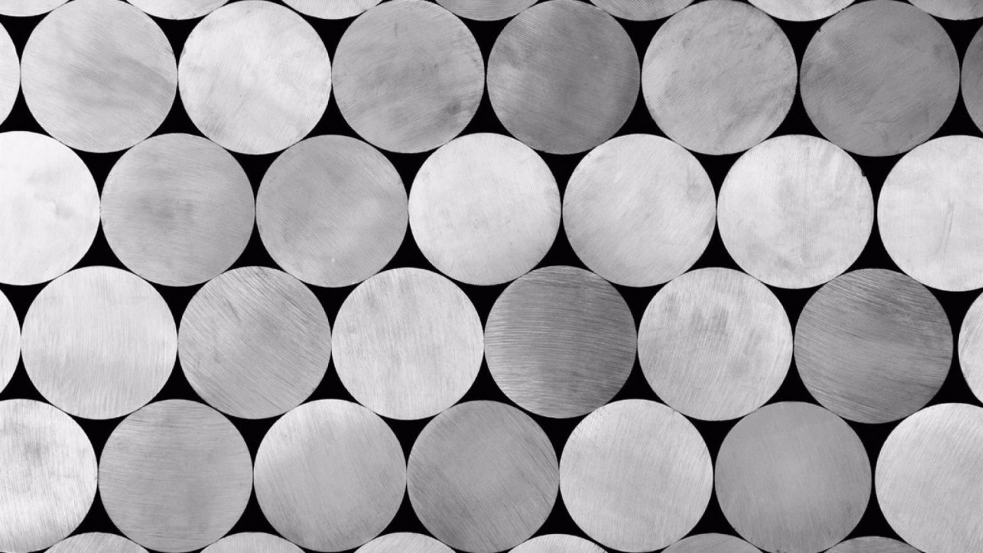 El precio del aluminio cae por el exceso de producción en China y los aranceles de EEUU