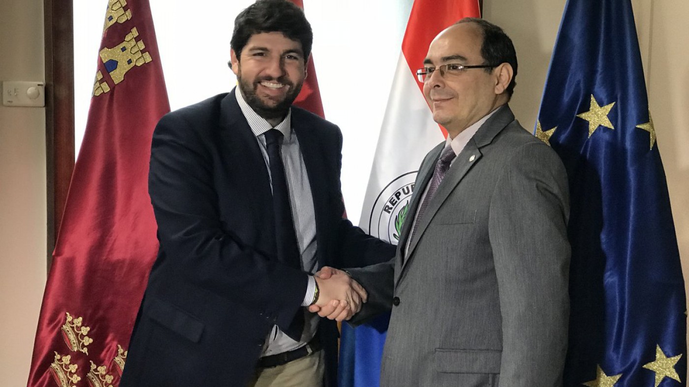 López Miras junto al embajador paraguayo Antonio Rivas