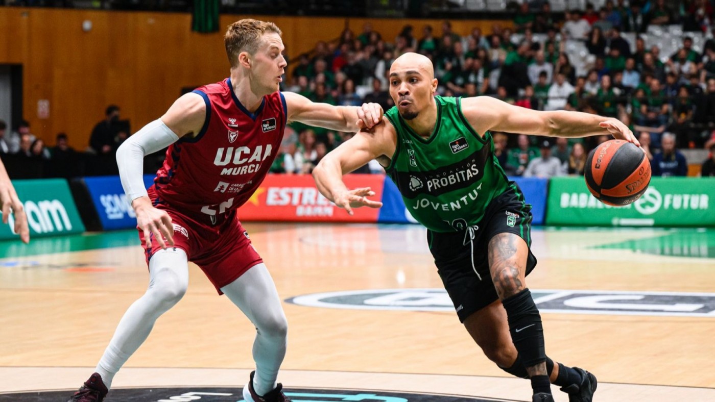 El UCAM Murcia CB no frena y vence en Badalona (75-82)