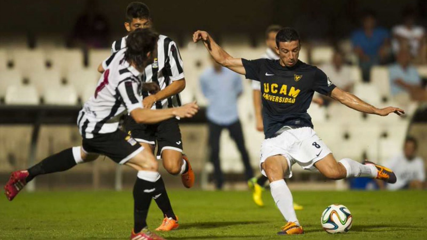 Una de las imágenes de los últimos encuentros entre el FC Cartagena y el UCAM en el Cartagonova (foto:UCAM)