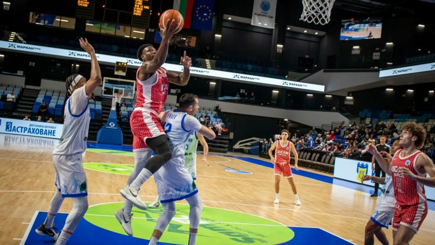 Cacok guía al UCAM en su paseo por Bulgaria