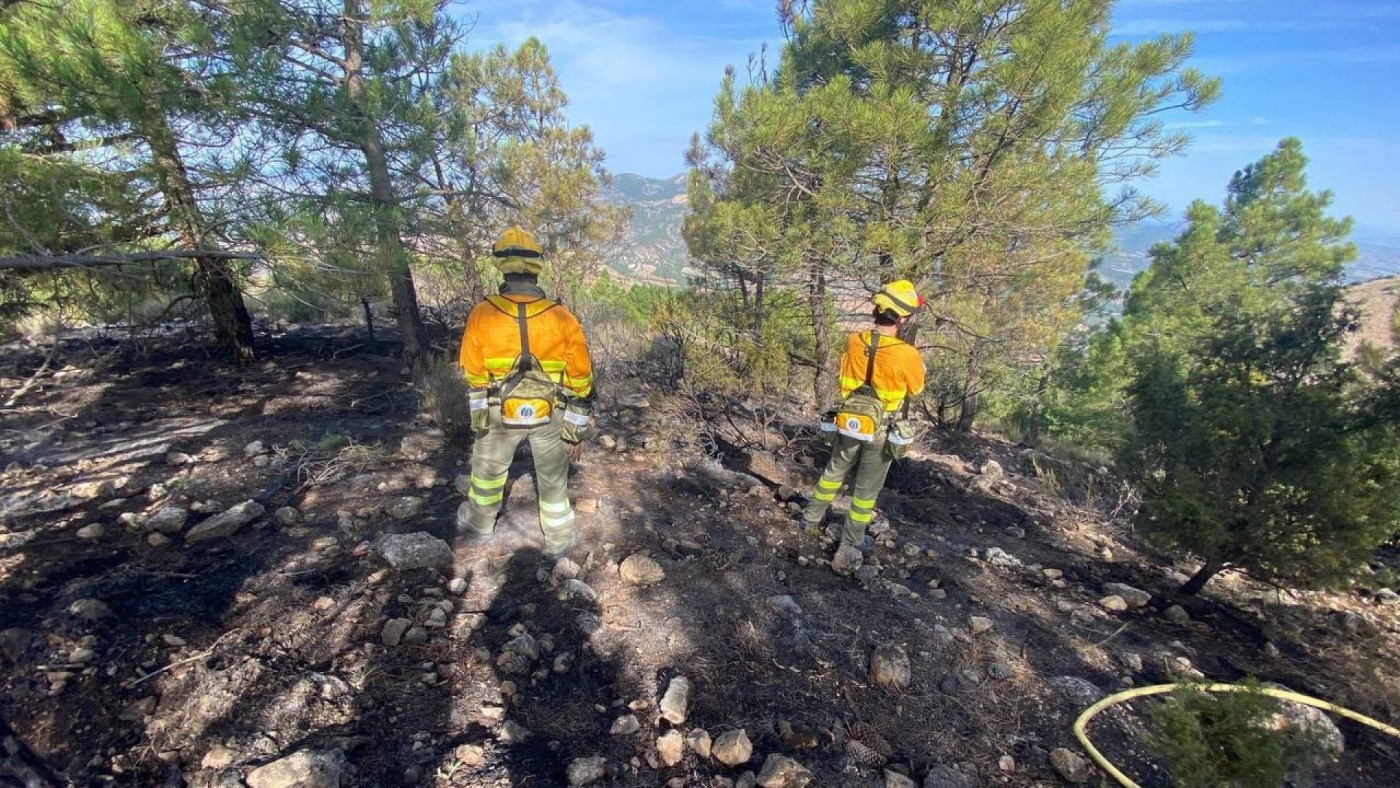 Controlan un incendio en La Pinilla (Totana) provocado por un rayo